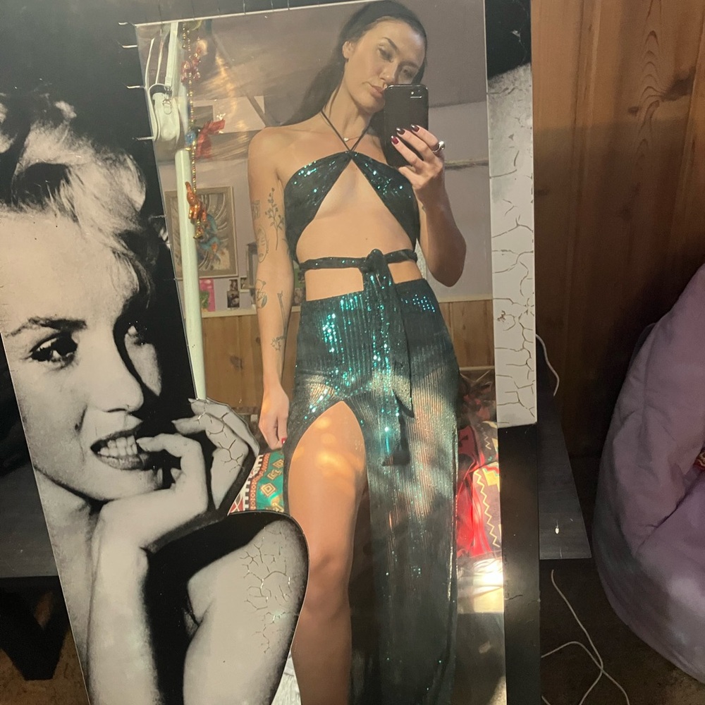 Emerald Green Two Piece Sequin Set - image 7